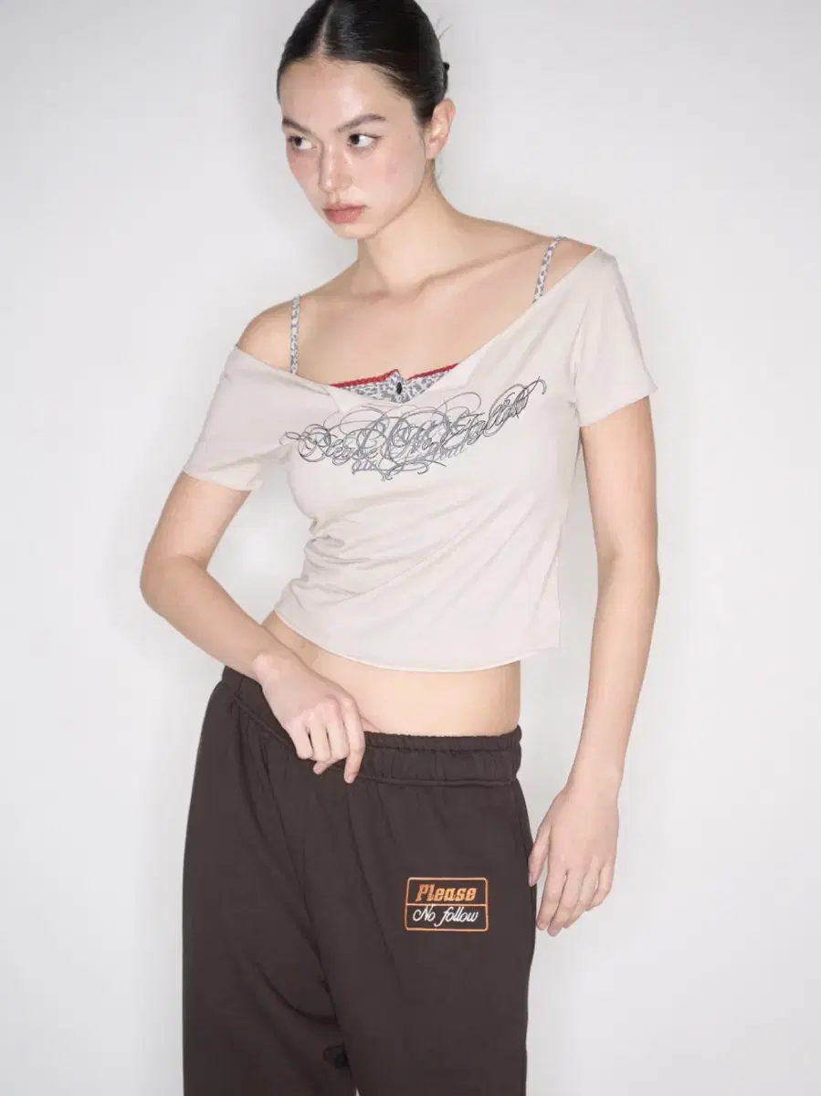 플리즈노팔로우 Faye Vintage Logo Top